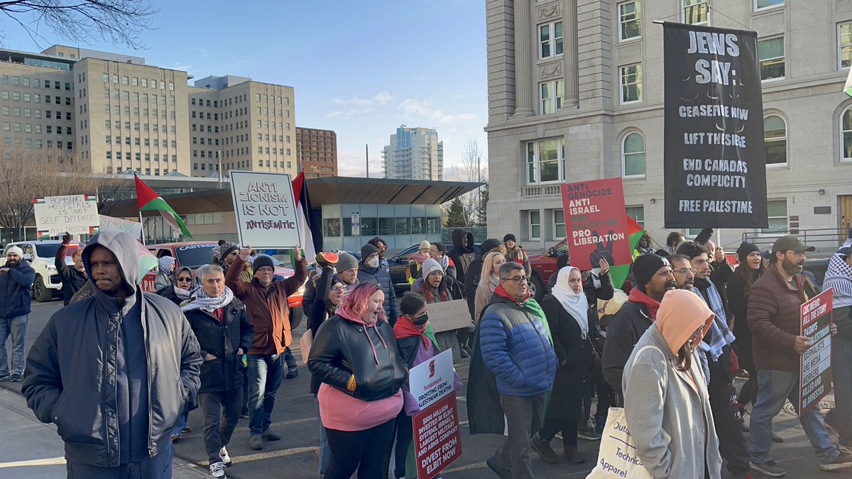 apaulagetics's tweet photo. November 26, 2023
March for a lasting ceasefire in Gaza.
Edmonton, Alberta, Canada at the Alberta Legislature.
--
#yeg #yegdt #Gaza #Palestine #Ceasefire #CeasfireNow #photojournalism #yegphotographer #edmonton #politicalphotography #ProtestSigns https://t.co/RVs4ofsR6n
