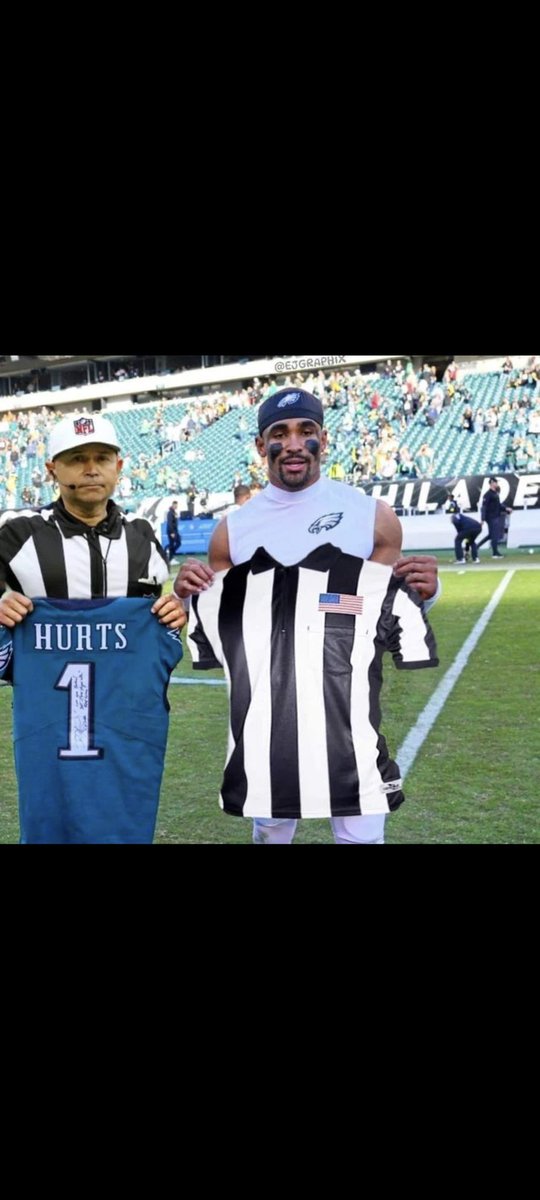 joelhodges07's tweet photo. @EmmanuelAcho @Eagles 🤣 https://t.co/jgWKkxq66F