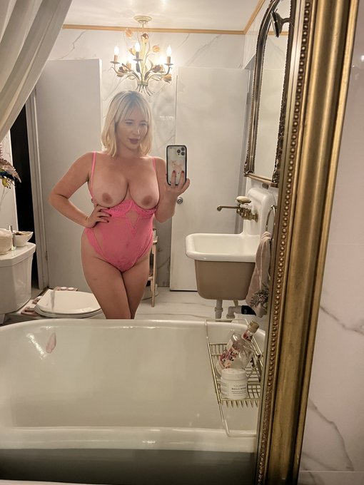 My entire catalog of xxx videos and photos &mdash;-> https://t.co/sTE5wUtekI RT https://t.co/CZuHFR2dyZ