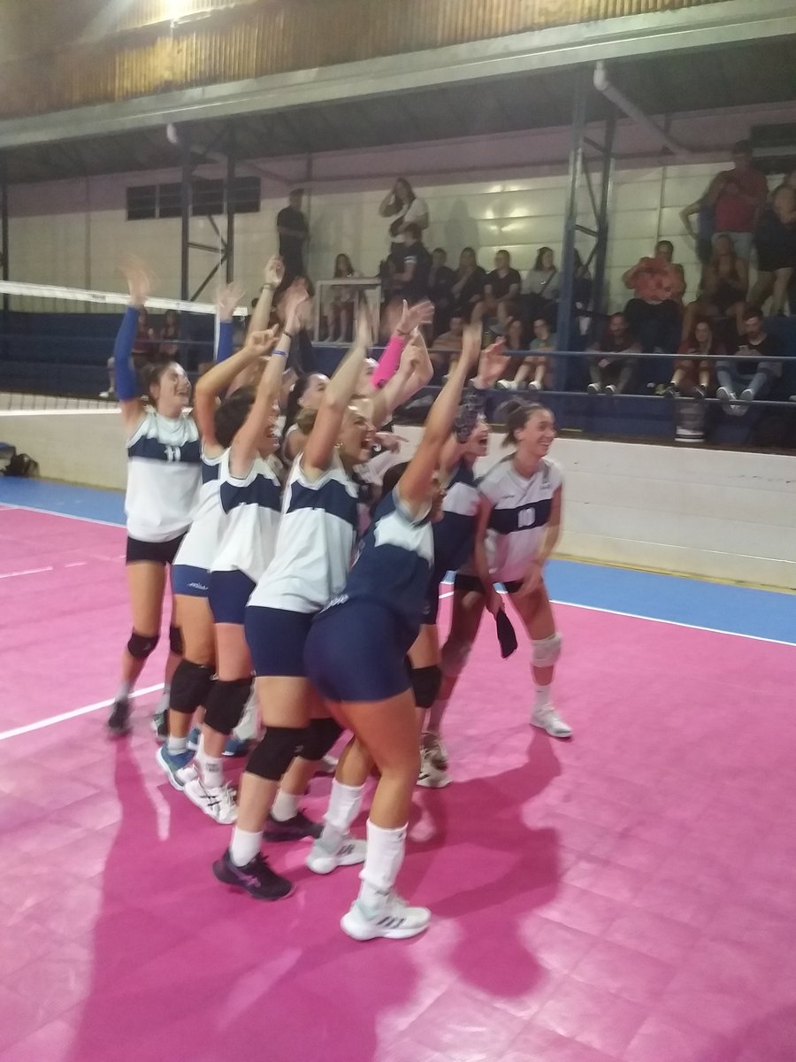 AzulGimnasia's tweet photo. GIMNASIA VÓLEY 🏐
¡LOBAS REGIONALES CAMPEONAS!
El elenco dirigido por Marcela Re, se alzó con el título de la Liga de Vóley Platense, tras vencer 3-0 en la segunda final a Olimpia de Los Hornos. Premio al trabajo y esfuerzo del plantel.
#CGE #GELP #VÓLEY #LIVOP https://t.co/SQrFMjDMLE