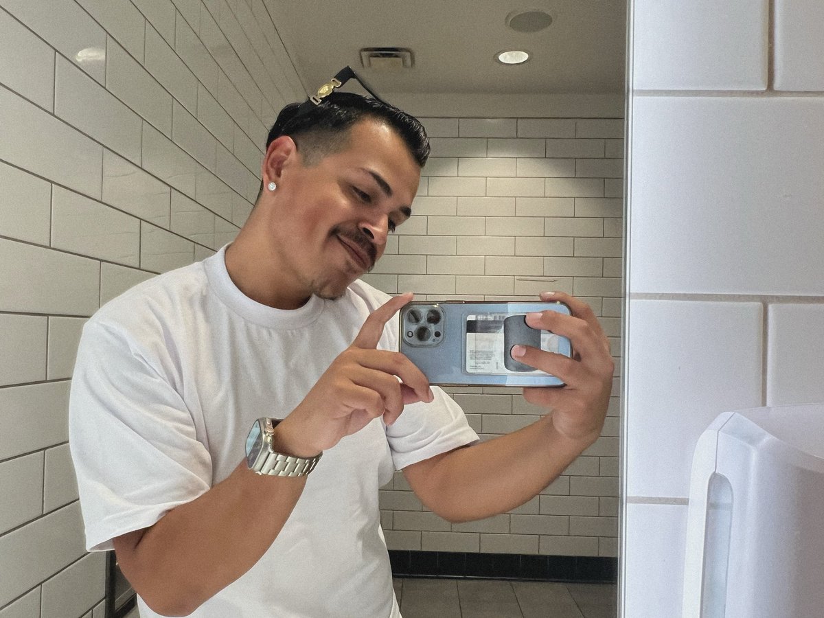 r6j96's tweet photo. sunday afternoons 🪽✨☁️🤳 #Gay #GaySelfie #Selfie #FeltCute #CouldntPick # https://t.co/aM4nlRaE0t