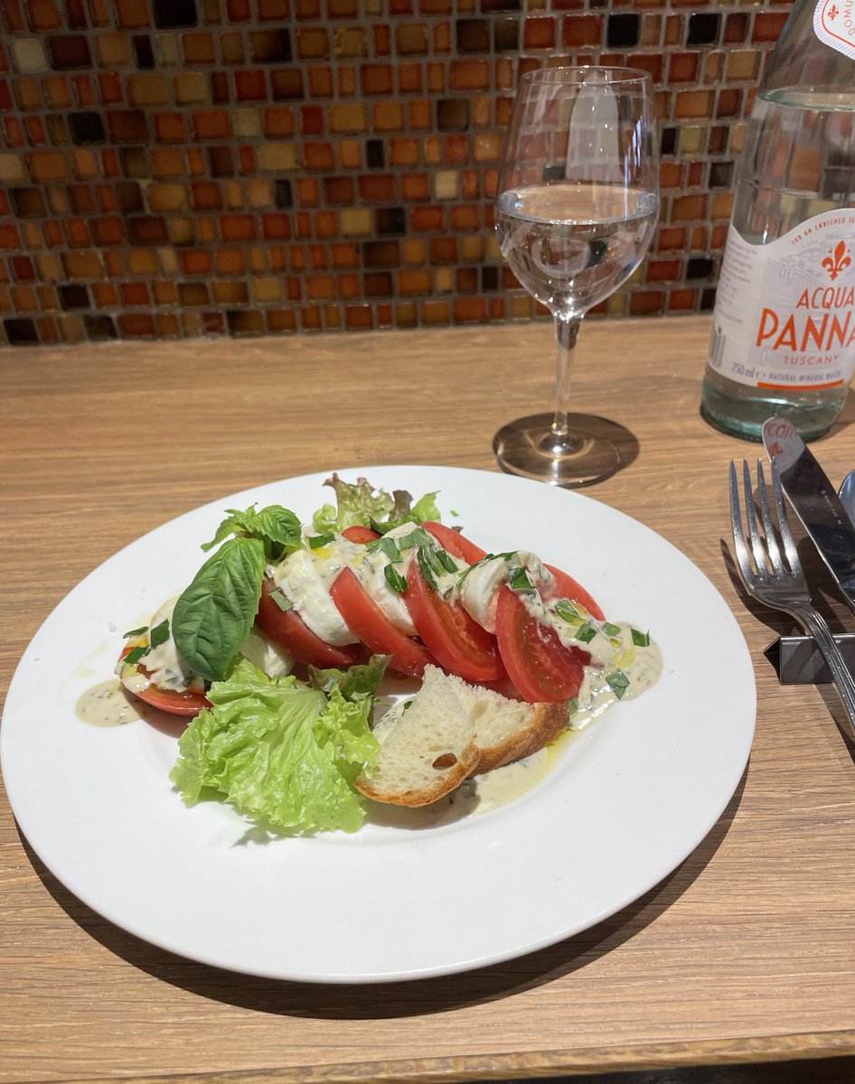 k11250922's tweet photo. 府中市にある「イタリア料理を食べに行こう」に来ましたわ
そのまんまジョジョ4部から取った名前、そして作中でトニオさんが出した料理を再現したコースがあるお店で当然そのコースを頂きます！ https://t.co/PbVe8CCGLp
