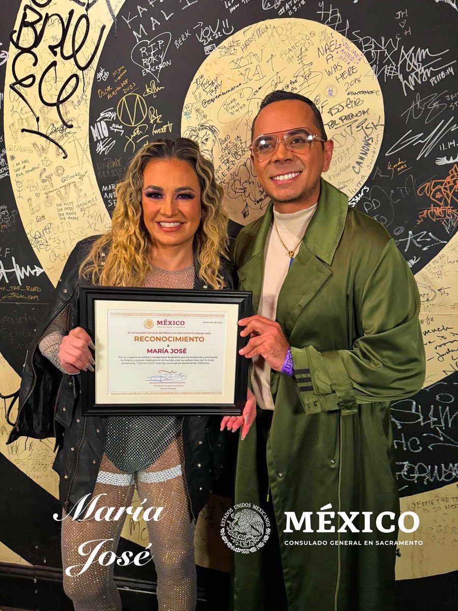 Cónsul General <a href="/Tonatiuh_/">Tonatiuh González</a> saludó, agradeció y reconoció a la destacada cantante 🇲🇽 <a href="/lajosa/">María José Loyola</a>, quién hoy cerró su exitoso tour por 🇺🇸 "Libertad 2023" en <a href="/aceofspadessac/">Ace of Spades</a> en Sacramento, California. #MusicaMX #DiplomaciaCulturalMX #ArtistasMXSac