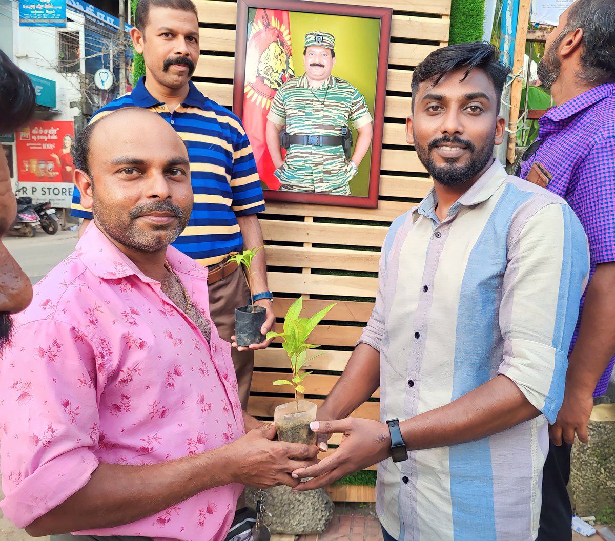 _RajBlesson's tweet photo. #தேசியதலைவர்_பிரபாகரன் பிறந்தநாள் கொண்டாட்டம்.

தலைவர் மேதகு வே #பிரபாகரன் அவர்களின் பிறந்த நாளை முன்னிட்டு #விளவங்கோடு சட்டமன்ற தொகுதி #அருமனை பேரூராட்சி சார்பாக பொதுமக்களுக்கு  மரக்கன்றுகள் மற்றும் இனிப்பு வழங்கப்பட்டது.
#HBDTamilsLeader69
#தமிழினத்தலைவர்69 https://t.co/Vljh7WM4F2