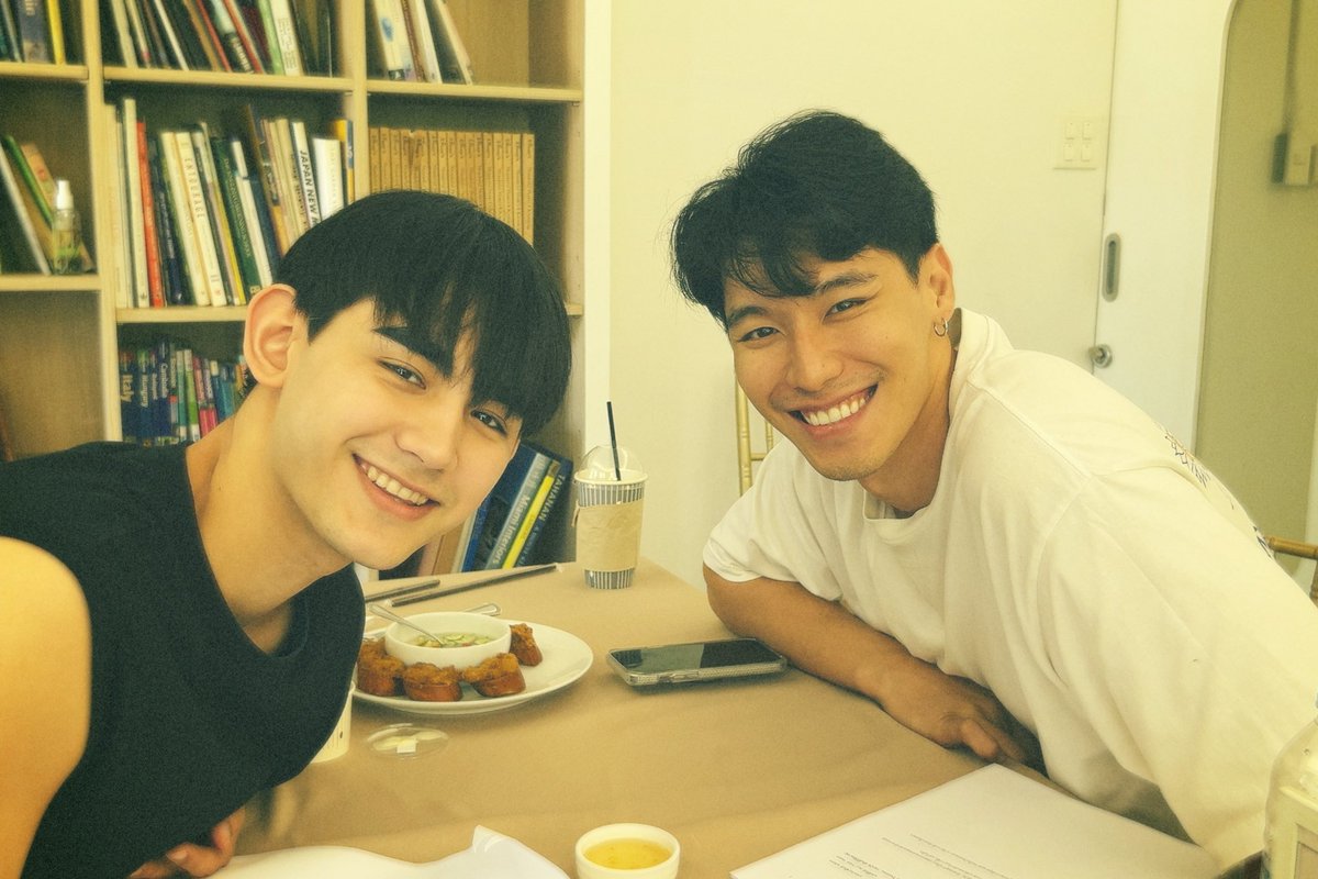 WandeeGooddayTH's tweet photo. 💜💛✌🏻
#WandeeGoodday
@MisterGrtsp @innsarin @nutanonts_ @thor_thinnaphan @PloyPhachkarin @Drake_Laedeke @plapodd 
📸 แต้มรัก https://t.co/2OMlM9RHy1