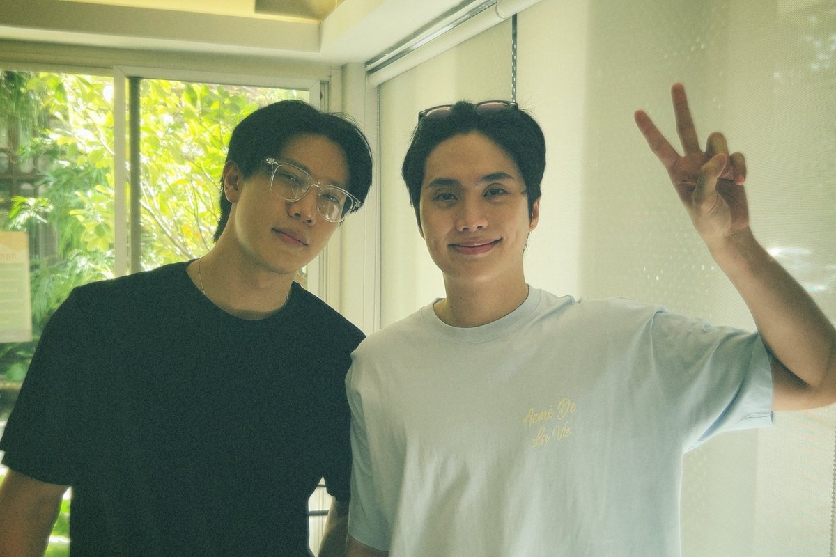 WandeeGooddayTH's tweet photo. 💜💛✌🏻
#WandeeGoodday
@MisterGrtsp @innsarin @nutanonts_ @thor_thinnaphan @PloyPhachkarin @Drake_Laedeke @plapodd 
📸 แต้มรัก https://t.co/2OMlM9RHy1