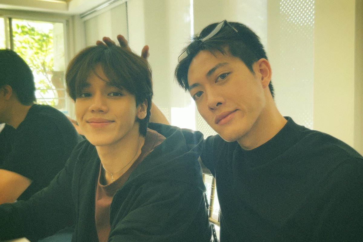 WandeeGooddayTH's tweet photo. 💜💛✌🏻
#WandeeGoodday
@MisterGrtsp @innsarin @nutanonts_ @thor_thinnaphan @PloyPhachkarin @Drake_Laedeke @plapodd 
📸 แต้มรัก https://t.co/2OMlM9RHy1