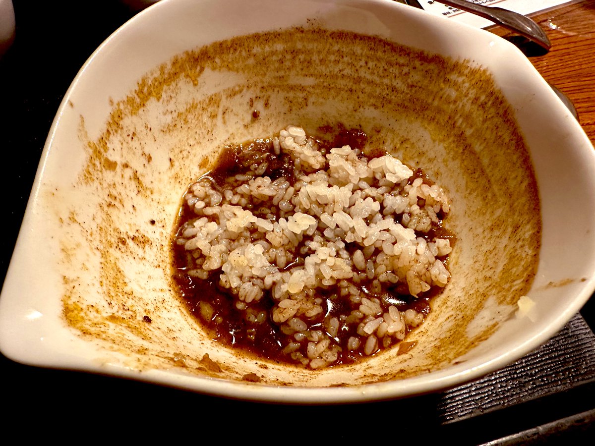 Kabe_Curry's tweet photo. No.141/142「#Eblack 」(#小川町 )
昨日の寒さが残る中
本日おすすめの
#ハンバーグスープカレー
3倍は辛かったけど🔥
風邪気味の身体がポッカポカ〜🥰
ハンバーグもホクホク💞
最後はおじや状態で満足💞💞
(2023/11/27昼)
#神田カレー街食べ歩きスタンプラリー
#神田カレーグランプリ https://t.co/cjeNPsy5Dc