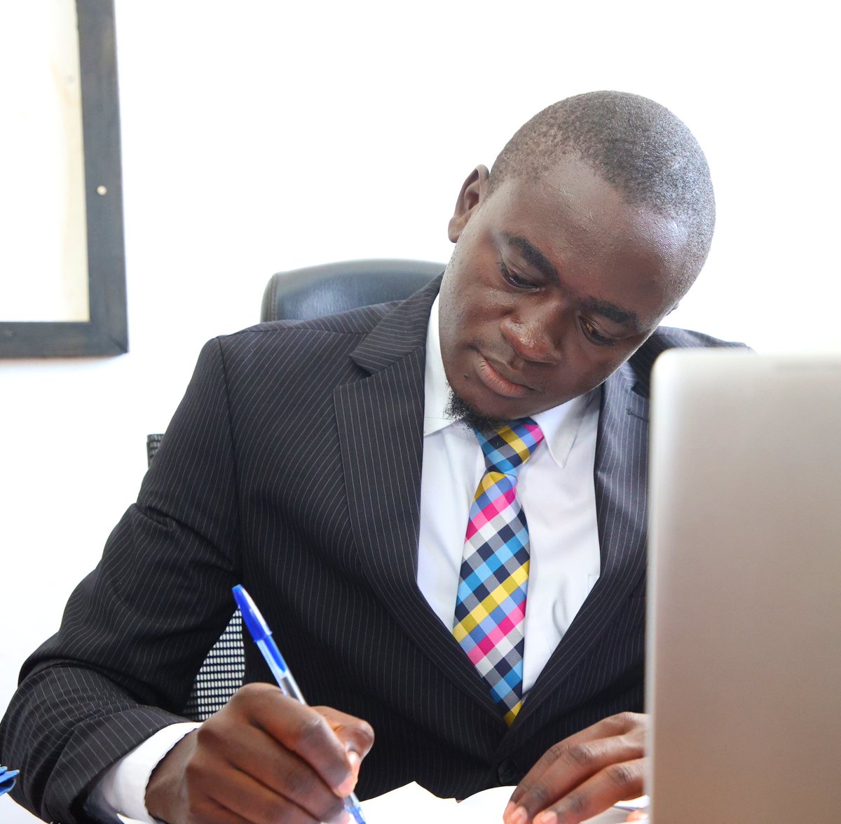 Kenyajudiciary's tweet photo. 2/3 Here, Lamu Law Courts Resident Magistrate Flavian Mulama presides over a virtual court linked to Milimani Small Claims Courts. https://t.co/B50jVbNdCQ