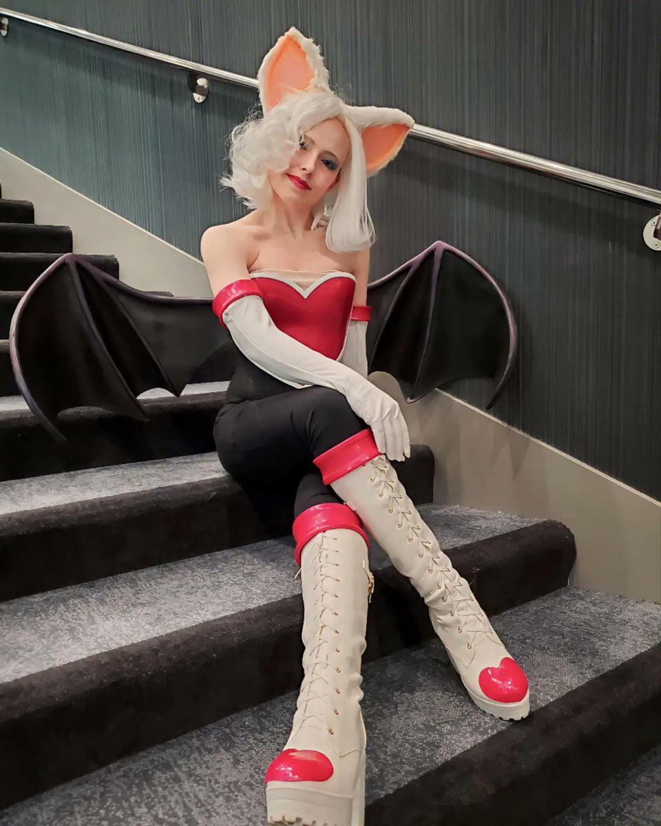 Rouge really turned out so well. I'm super happy with this cosplay. ♡ #Rougethebat #SonicTheHedgehog