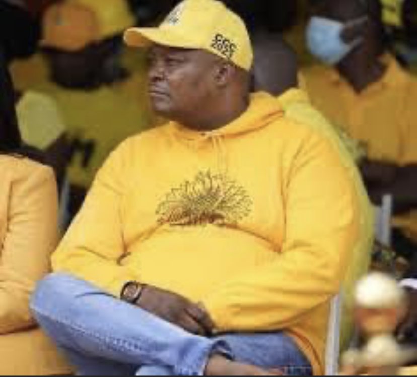 gladyshlatywayo's tweet image. He is clocking two years in prison for a crime that he never committed. He has been consistently denied bail! His real crime is that he belongs to the alternative and was the lawyer of our slain activist Moreblessing Ali. This regime is evil!

#FreeWiwa