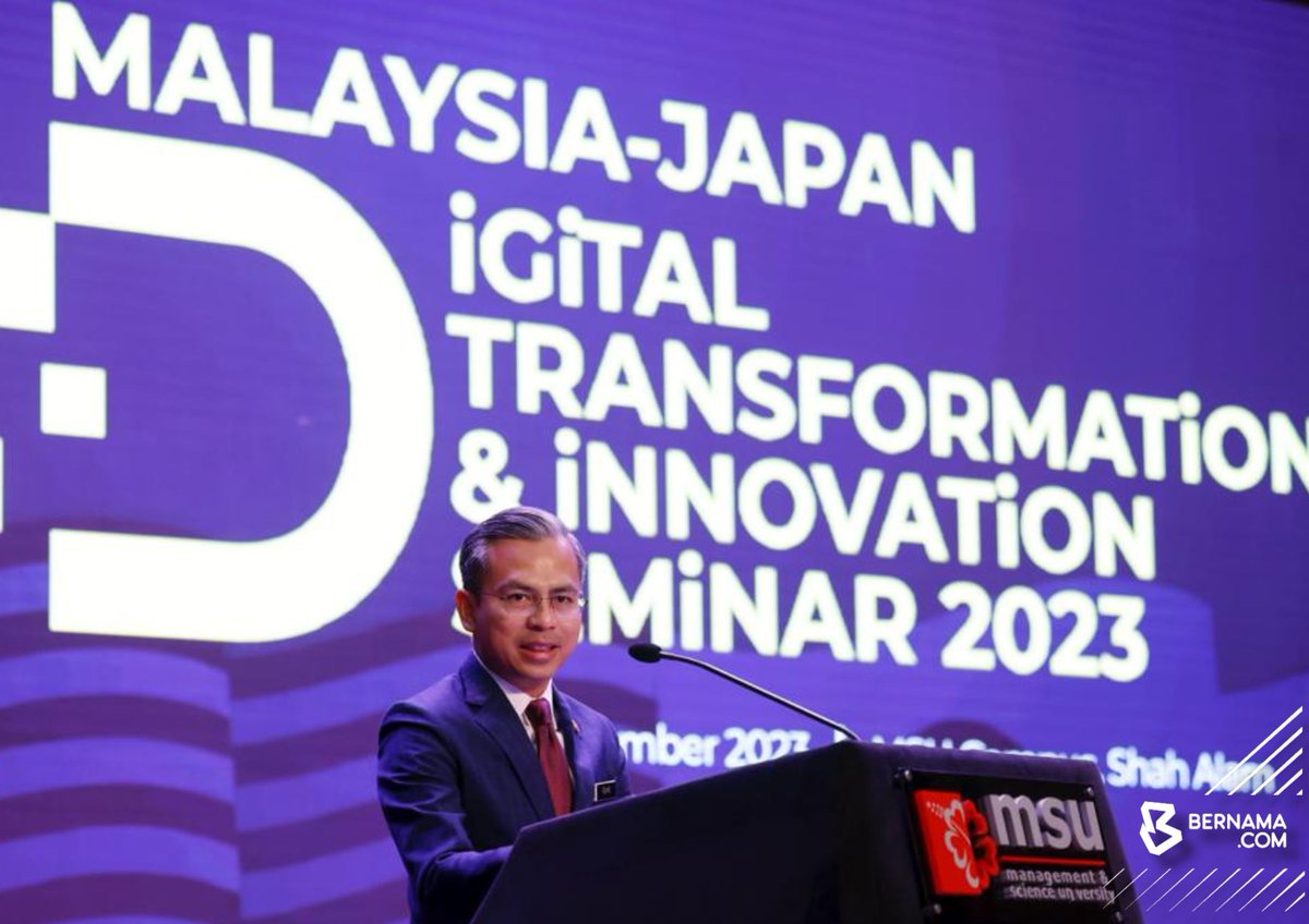 Menteri Komunikasi dan Digital, Fahmi Fadzil berucap pada majlis Pelancaran 'Program Malaysia - Japan Digital Tranformation and Innovation Seminar 2023' di Management and Science University (MSU), hari ini. 📸Mohd Johari Ibrahim | BERNAMA #bernamanews @fahmi_fadzil @kkd_gov