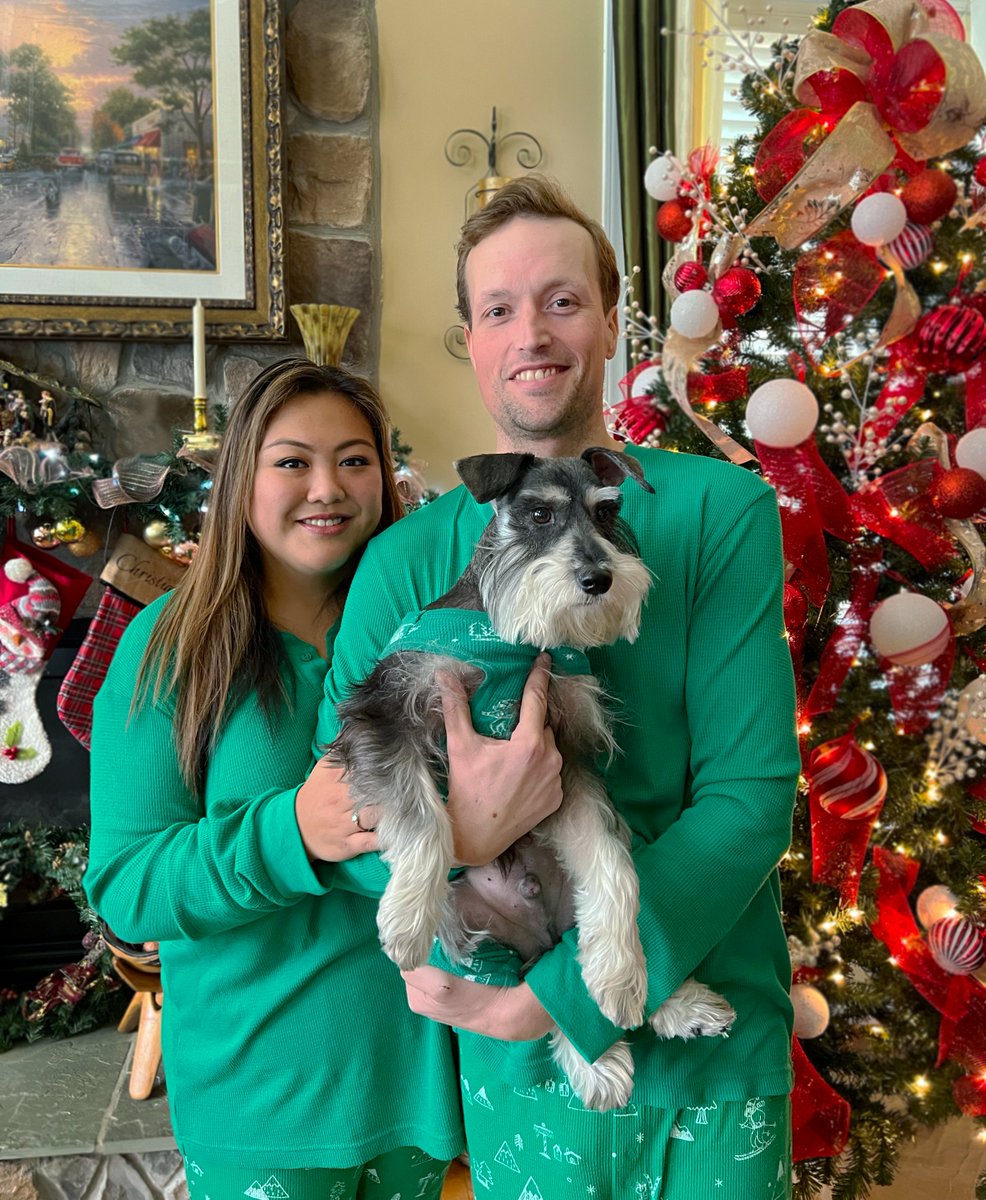 holgado_Masc336's tweet photo. I asked my sister, Jenilee, what home means to her. She said, "Home is a person or place that you want to return to." This is a photograph I took when her, her husband, and dog came to visit for Thanksgiving. #MASC336 #TwitterScavengerHunt https://t.co/uApyw7Q8Bp