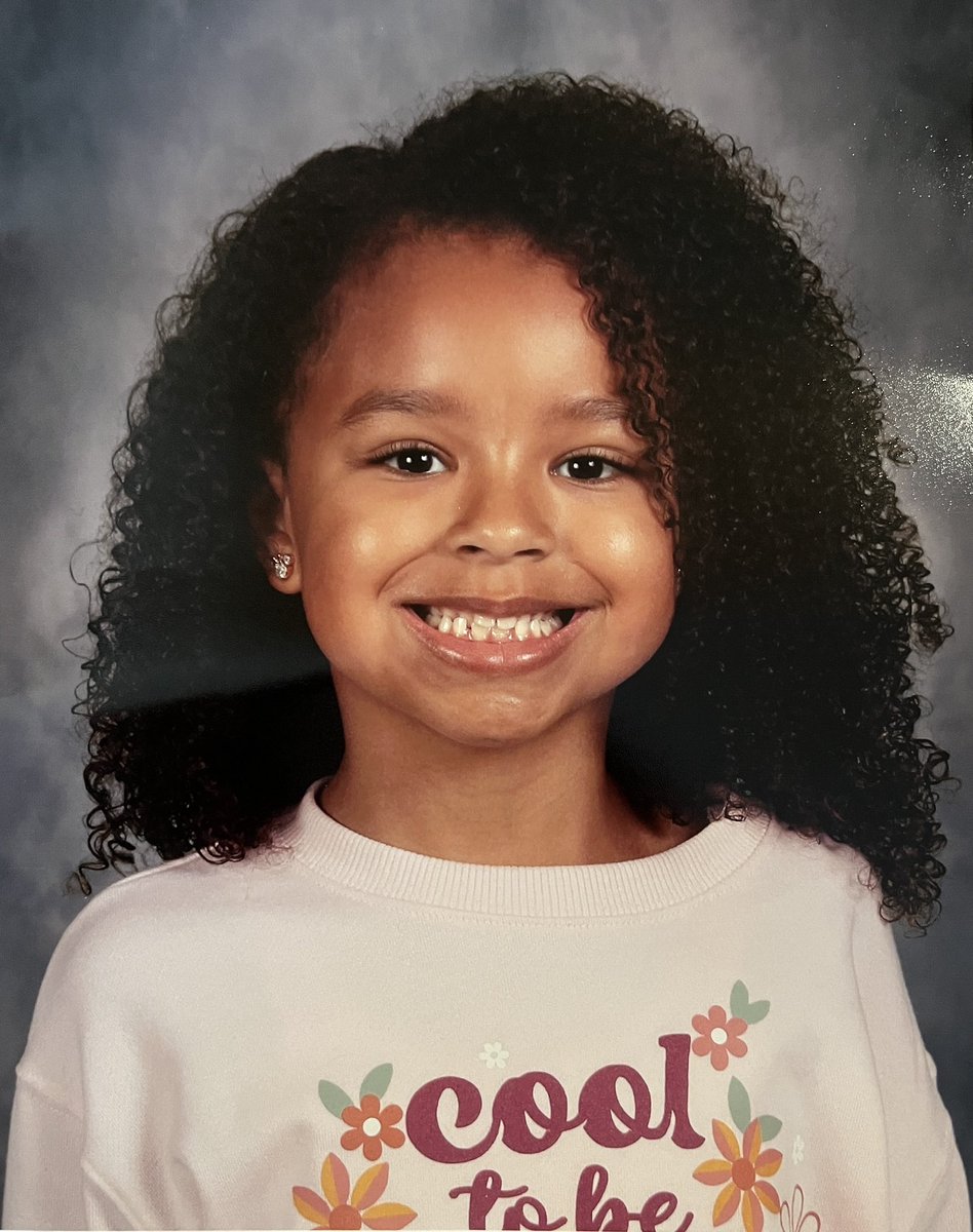 AshhNicoleee__'s tweet photo. My babies school pictures 😩😩 they’re getting so big! https://t.co/9bICSWuRIc