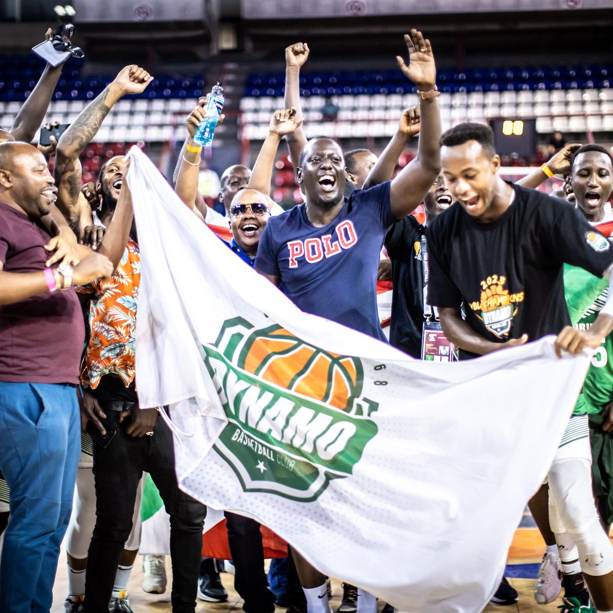 IntumwaNews's tweet photo. 🏀 Intéressant : @DynamoBbc bat #COSPN 79-78 et rallie ainsi @theBAL. Ce 26 Nov, Dynamo devient la 1ère équipe du #Burundi à décrocher cette qualification au #BAL, 4 ans après l'instauration de la ligue interclub . Notons que New Star et Urunani avaient essayé sans succès https://t.co/1dSZFTJV71