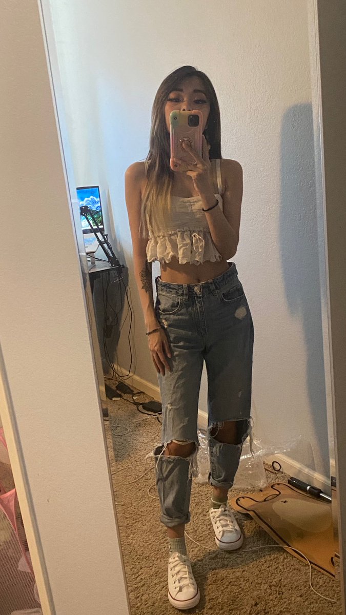 top from twitch emotes 🙆🏻‍♀️