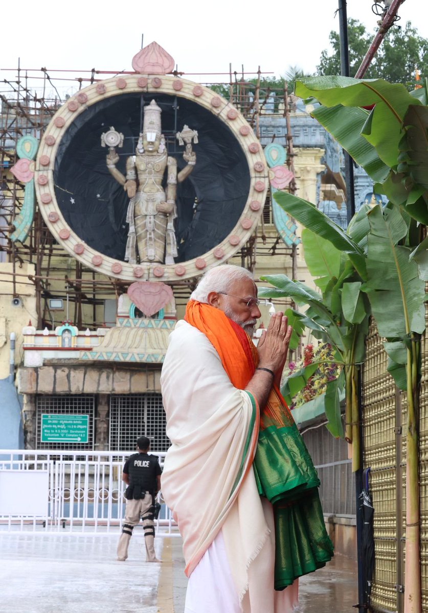 imnareshv's tweet photo. #Triputi : प्रधानमंत्री #NarendraModi पहुचे #TriputiBalaji दर्शन करने। #andhrapradesh https://t.co/sxeUpA6eH0