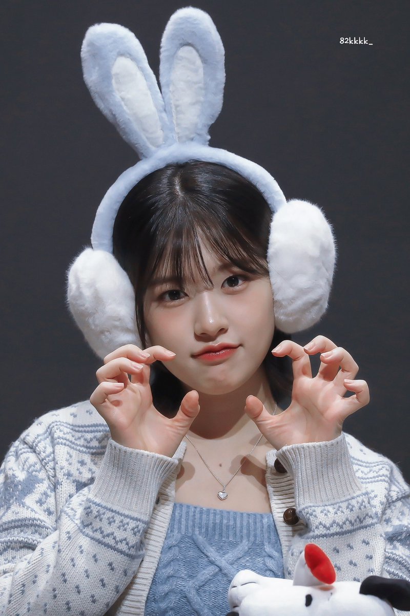 _yujjin_an's tweet photo. [#오늘의유진🌟]

아니.. 내가 토끼냐 아님 고양이야?🐰😸

#ANYUJIN #안유진 #アンユジン
#IVE #아이브 #アイヴ https://t.co/ujOPJcTb6e