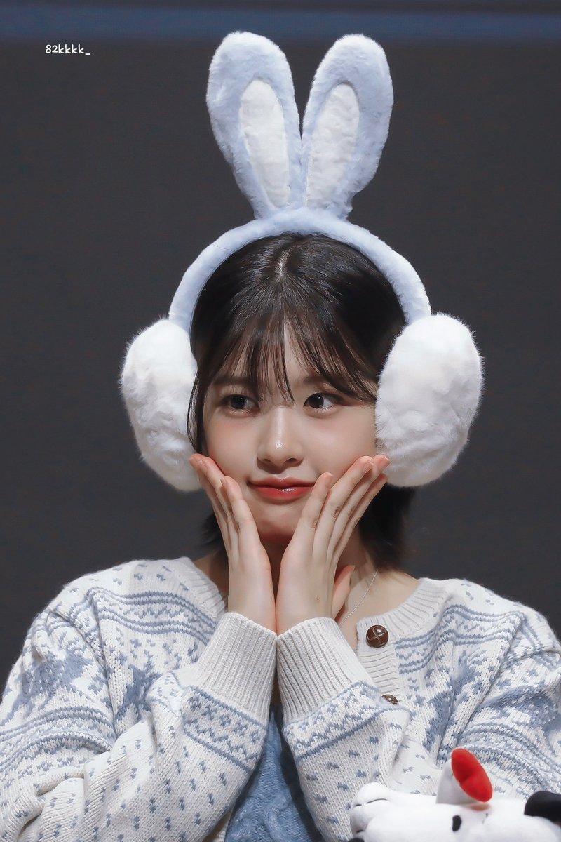 _yujjin_an's tweet photo. [#오늘의유진🌟]

아니.. 내가 토끼냐 아님 고양이야?🐰😸

#ANYUJIN #안유진 #アンユジン
#IVE #아이브 #アイヴ https://t.co/ujOPJcTb6e