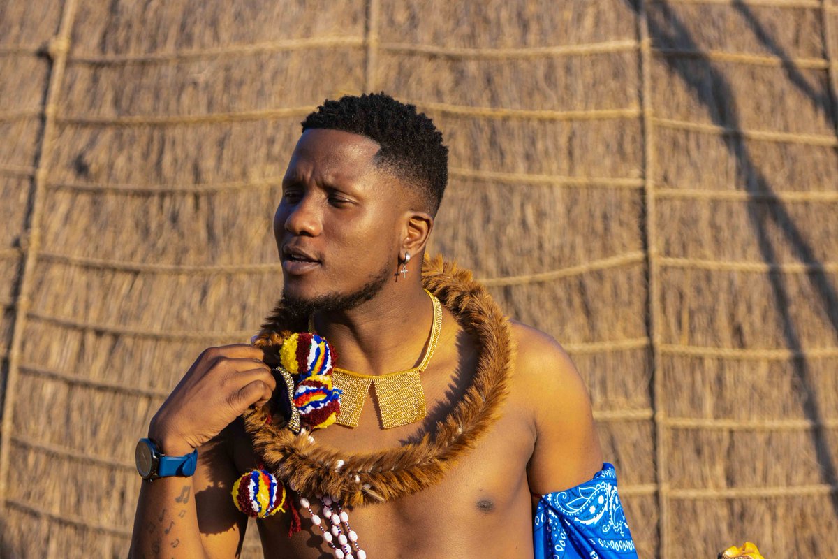 LyrikalBusta's tweet photo. Kwasa Ngwane ๐ธ๐ฟ
#Imbita Music Video available on YouTube.
#SwatiMusicToTheWorld #Afrobliss
๐ท - @OfficialKwenu https://t.co/vlVe2e3Au4
