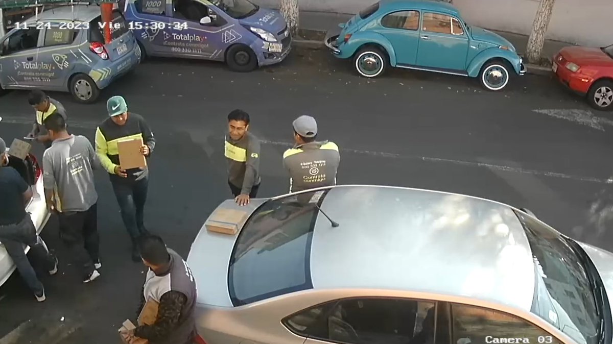 iriosp's tweet photo. @totalplaymx viernes 24/10/23 3:30pm Col Vallejo GAM, sus instaladores estaban en una especie de junta sobre la cajuela de mi coche y lo dejaron muy rayado, ya que estaban pasandose sus equipos e inclusive llegando a tirarlos, se fueron sin decir nada. Pido se hagan responsables https://t.co/EPvDvq1i2z