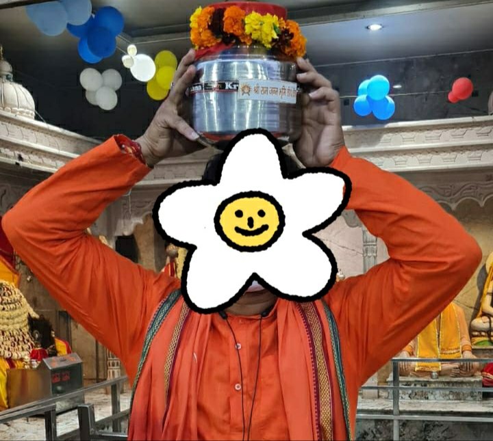 itdreams2021's tweet image. न जाने कौन से जन्मों का पुण्य आज काम आया जो श्रीरामजी के मंदिर से आए अक्षत कलश के दर्शन करने का सौभाग्य मिला ।
सच में धन्य है वह पीढ़ी जिसे अपने नेत्रों के सामने श्रीरामजी का मंदिर बनते हुए देखने का सौभाग्य प्राप्त हो रहा है।
भावुक हूँ , अभिभूत हूँ । निःशब्द हूँ।
जय श्रीराम 🚩🙏