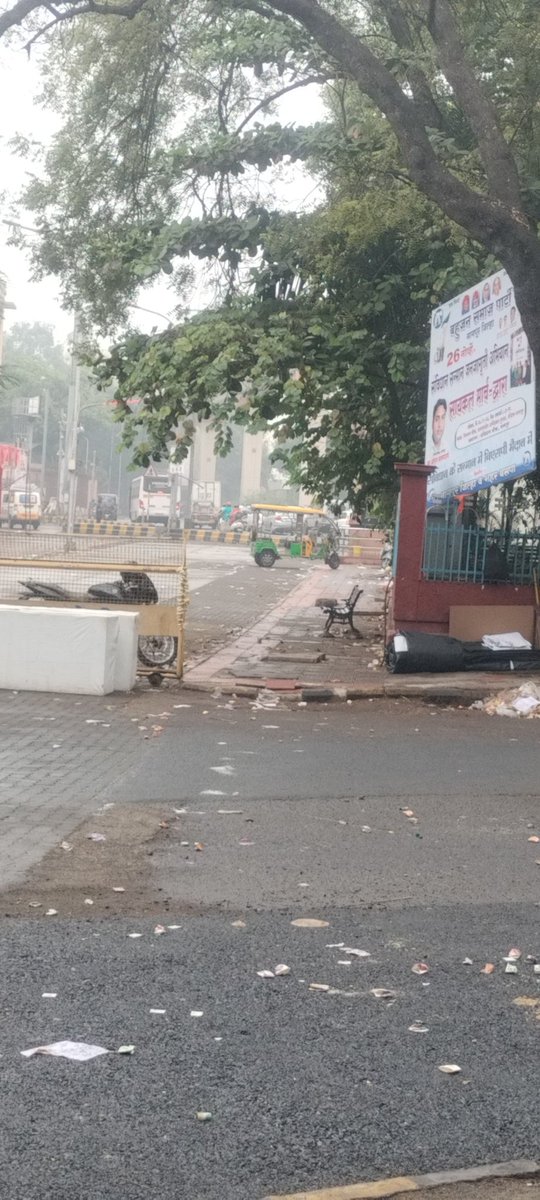 twitme_kishan's tweet photo. @ngpnmc I was moving by our beautiful orange city and I saw this...
Post #celebration of #26Nov 2023
#SamvidhanDivas post at Nagpur 
#samvidhan Chowk(RBI) #Nagpur https://t.co/fyY7x7WHCF