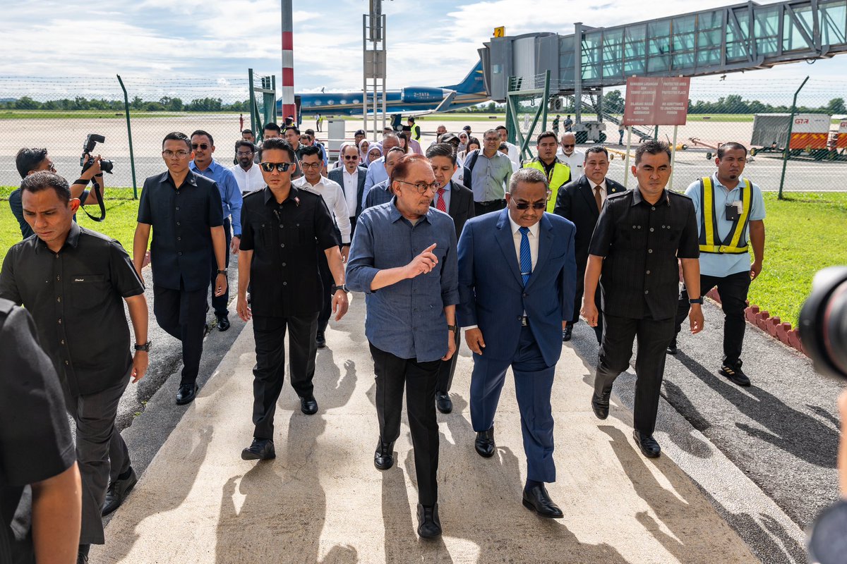 anwaribrahim's tweet photo. Tiba di Alor Setar pagi ini untuk lawatan satu hari ke sempadan Malaysia-Thailand di Bukit Kayu Hitam dan Sadao di mana saya dijadualkan akan ketemu Perdana Menteri Thailand Srettha Thavisin bagi mendepani beberapa isu mendesak yang menjadi kepentingan kepada kedua-dua negara tetangga dan sahabat. 

#MalaysiaMADANI