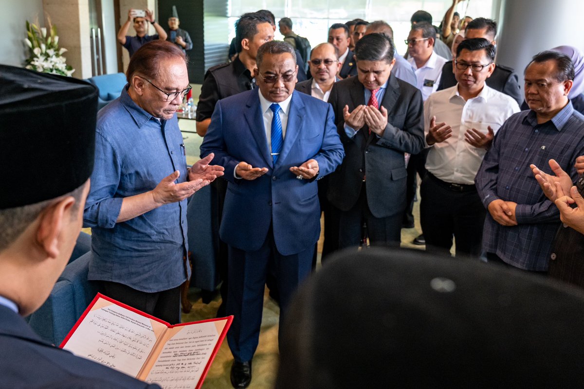 anwaribrahim's tweet photo. Tiba di Alor Setar pagi ini untuk lawatan satu hari ke sempadan Malaysia-Thailand di Bukit Kayu Hitam dan Sadao di mana saya dijadualkan akan ketemu Perdana Menteri Thailand Srettha Thavisin bagi mendepani beberapa isu mendesak yang menjadi kepentingan kepada kedua-dua negara tetangga dan sahabat. 

#MalaysiaMADANI