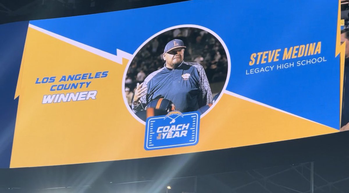 CIFLACS's tweet photo. And now, the LA County Coach of the Year is…drum roll….
STEVE MEDINA, Legacy Tigers @LegacyHS_fball @LegacyTigers @legacyysoccer
In loving memory of Steve, his family represented him:
Sara Medina, wife
Samuel Medina, son
Veronica Garibay, sister
Congratulations Steve! 👏👏 https://t.co/Rewcp1SPKF