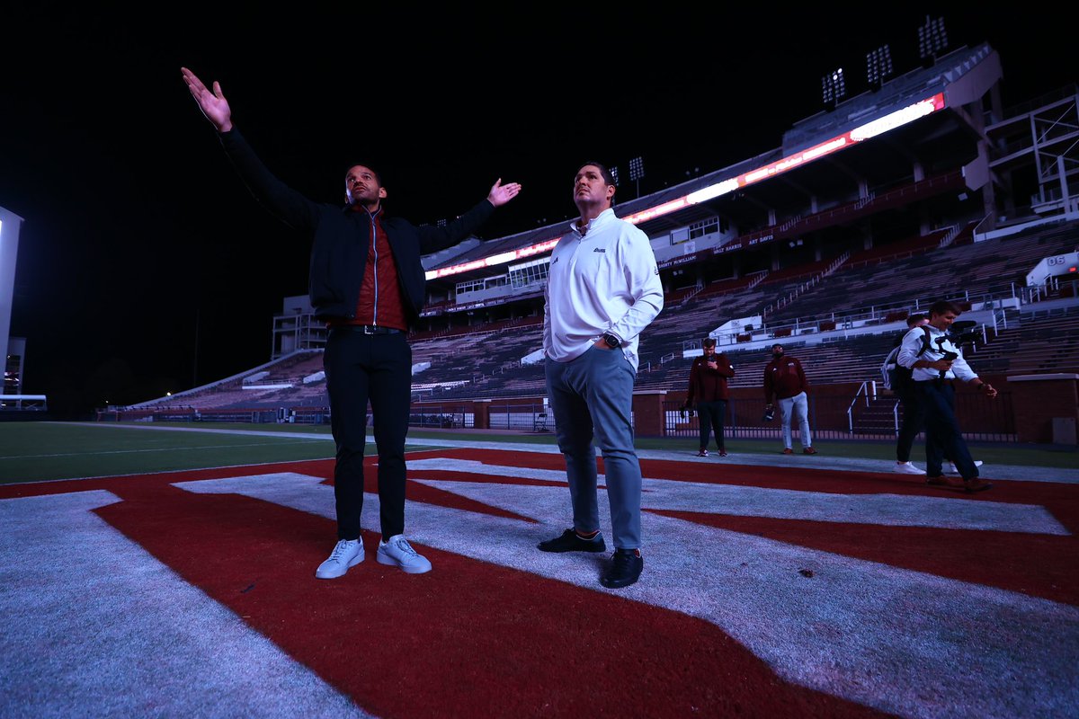 HailStateFB's tweet photo. DWS 🤝 @Coach_Leb 

#HailState🐶 https://t.co/Gw5oLOD6RY