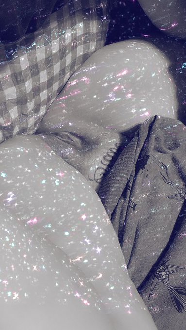 Meow https://t.co/vGVBfzGjMh<a href="/tag/hucow"class="tags"><span>#hucow</span></a>