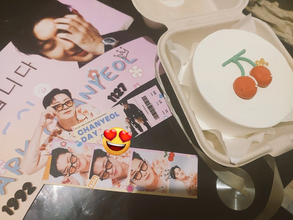 ItsmeJGA's tweet photo. @ChanyeolPH1127 Thank you, @ChanyeolPH1127 received my cute and yummy cake from @_kaibakes #HappyChanyeolDay @weareoneEXO #CHANYEOL #YEOLourCHERRYPRINCE https://t.co/k55L5DZZiE