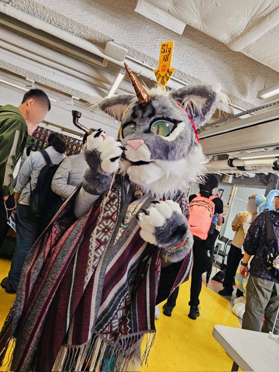 昨天的獸x人外Only #HKFurO2023
人超多謝謝大家來玩！
幾個攝影區都是一眾staff們努力肝了很久的成果，其實除去森林景最受歡迎，個人最喜歡是這個粉粉的雲頂景色~可惜光線不足加上可能大家不知道雲可以隨意踩所以拍照的毛毛不多🥹🥹