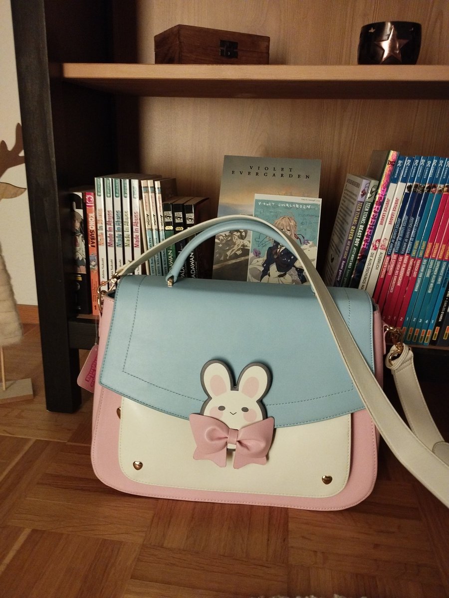 kalinnchen's tweet photo. @TheBunBunShop Ich liebe deinen Shop und könnte dieses Jahr auf der Nichi endlich eine Tasche holen 🥺♥️ Bin zwar ein kleiner Twitch&amp;Cosplaycreator aber mein Thema sind auch Kaninchen daher auch "Kalinnchen" und ich glaube alleine deswegen würde das gut zusammen passen 🥰 https://t.co/K3f2qC6zOL