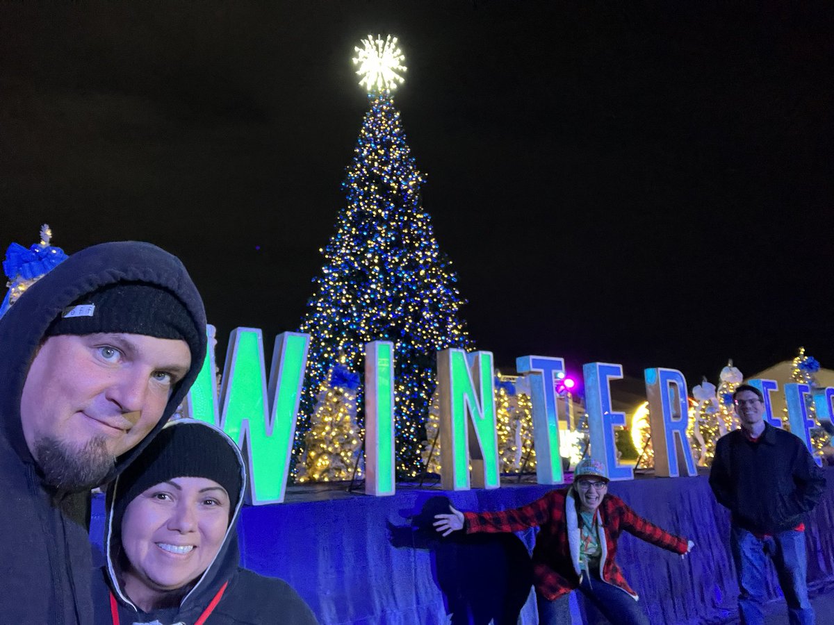 ParksAndCons's tweet photo. Had a fun evening at @WinterFestOC with @BradJashinsky &amp; @megdog5000! We’ll talk about all of the details of the event on an upcoming show #WinterfestOC https://t.co/1hAA2wyYZ0