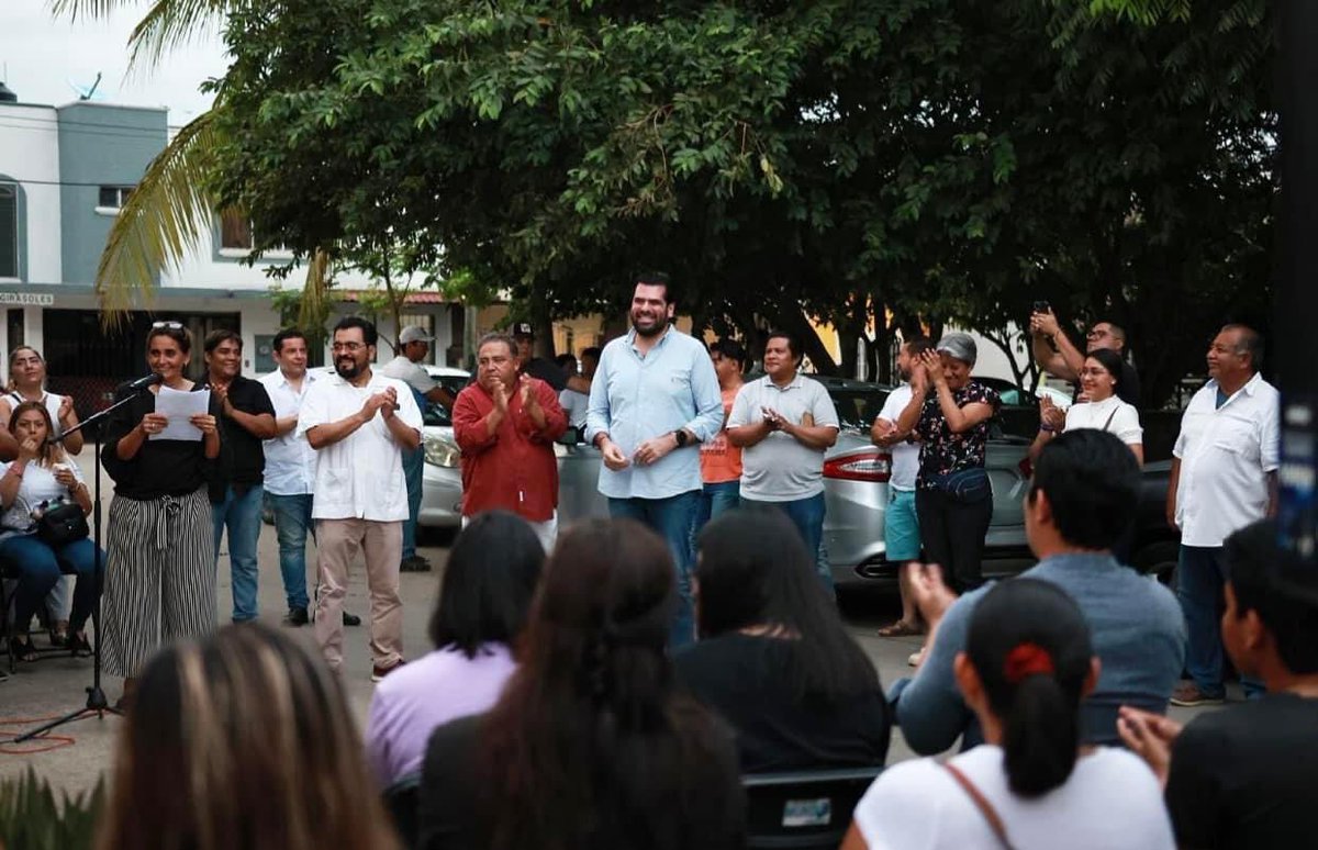 Gran tarde de domingo compartiendo y dialogando con amig@s militantes y simpatizantes de Morena del Fracc. Blancas Mariposas. 

Vecin@s organizados, con el firme compromiso de continuar el camino de la transformación. #CentroEsGrande ❤️ ¡Muchas gracias! 🫶🏽