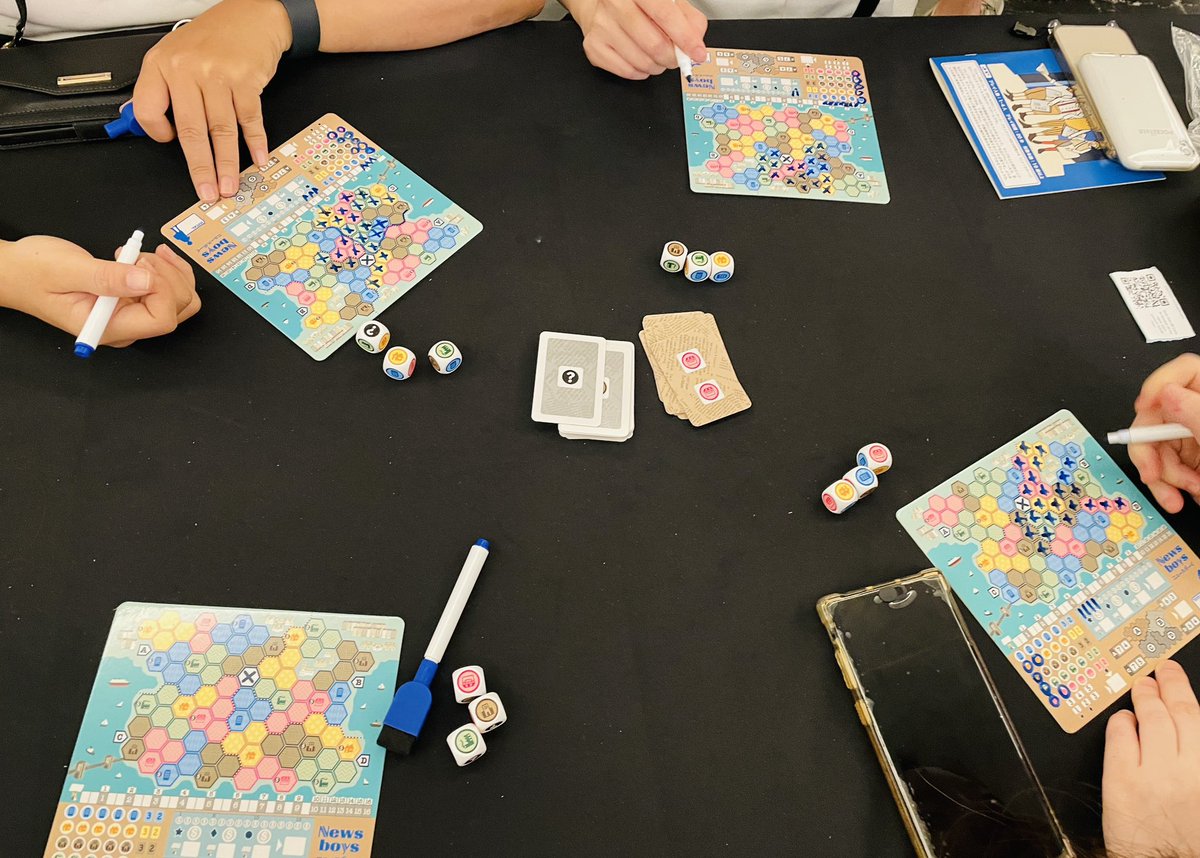 saashiandsaashi's tweet photo. 昨日、シンガポールで開催された「アジアボードゲームフェスティバル”ABGF 2023”」の３日目（最終日）が終わりました。ダリルさんの司会でOink games 佐々木さん、itten 島本さん、そしてSaashiとでトークイベントを行ないました。アジア各国から集まり熱気を感じるイベントでした。 #ABGF https://t.co/hTXiqbl6AO