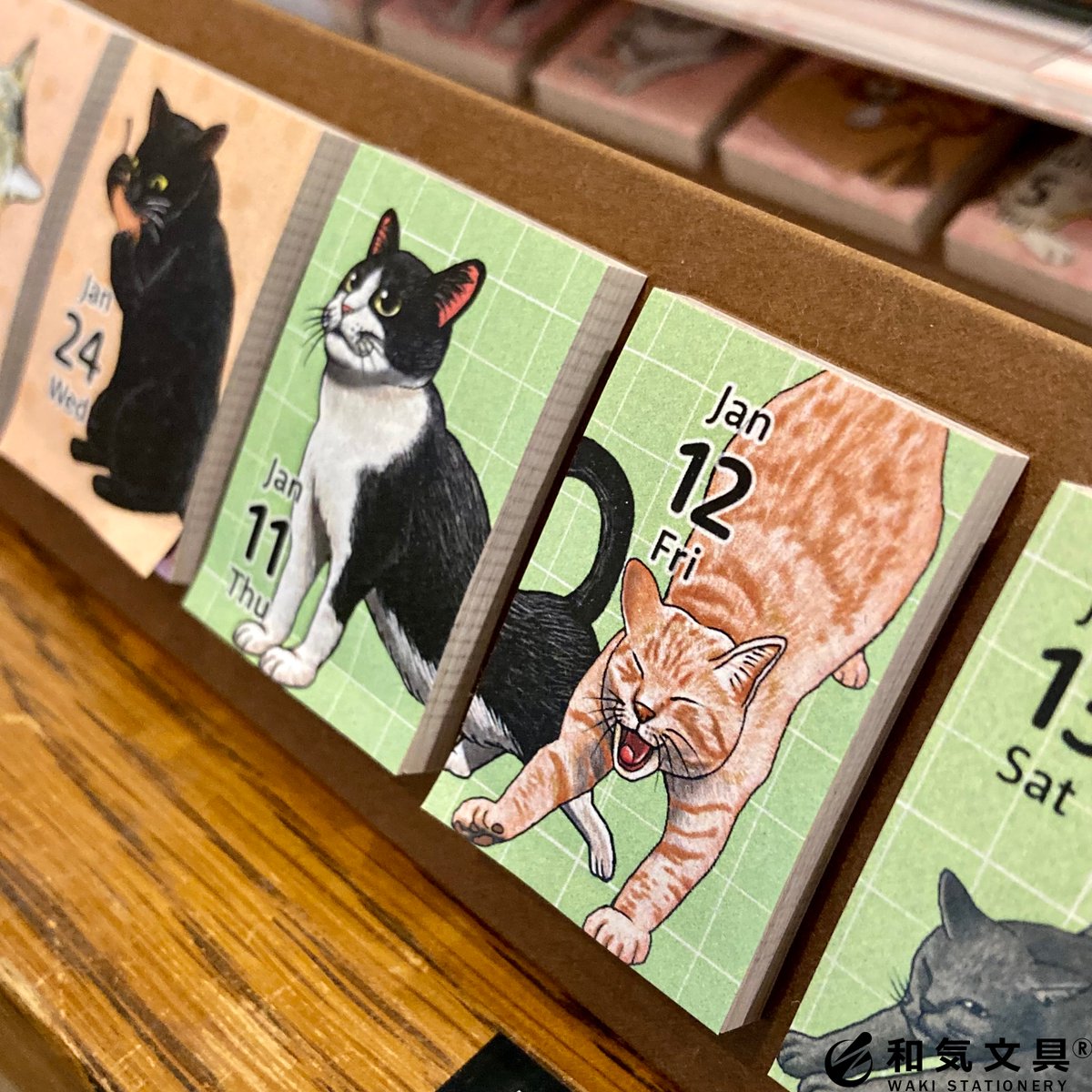 staholigram's tweet photo. ﾋｿﾋｿ…

（ねこ、あと残り僅かです・・・🐈🐈‍⬛🐈）

🐾ﾈｺﾁｬﾝの日めくりはこちら
https://t.co/0PEsr239KL

#和気文具　#staholigram https://t.co/66q0fZvS4C