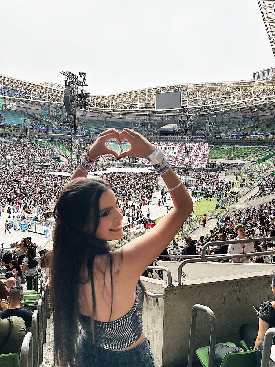 smgabie's tweet photo. Eu realizei meu sonho, a Gabi de 9 anos não tinha ideia que ia poder viver isso 🫶🏼 https://t.co/gnHiI1gU48
