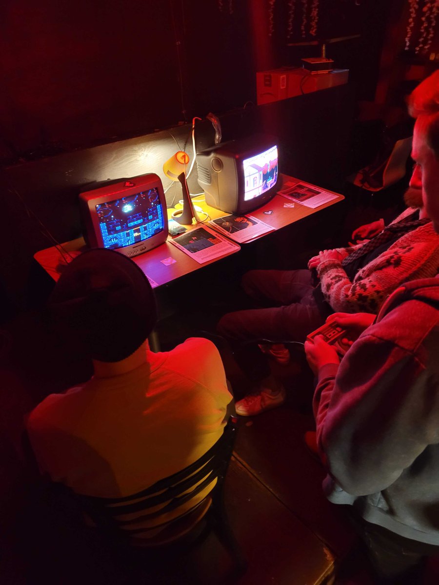 ArrogantGamer's tweet photo. Heart Projector Volume 12: The Way Forward is Back

A roaring success! A delightful show! Easily in my top-three HP shows of all time. People hunched over gameboys of various makes, under a harsh fluorescent bulb... playing OUR games! Thanks @matthughson! #gbdev #homebrew #nesdev https://t.co/jROtrR2fKM