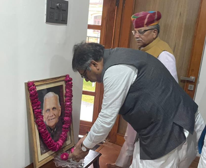 DrSatishPoonia's tweet photo. जोधपुर से पूर्व विधायक श्री कैलाश जी भंसाली का आकस्मिक निधन दुखद है, आज जोधपुर पहुंचकर स्वर्गीय कैलाश जी को श्रद्धांजलि अर्पित की। https://t.co/7z4BbW6Nmj