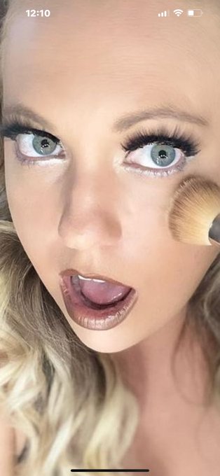 Drown in my eyes 🌊 💚💙 https://t.co/r7SAggFAYu<a href="/tag/blonde"class="tags"><span>#blonde</span></a><a href="/tag/bombshell"class="tags"><span>#bombshell</span></a><a href="/tag/wings"class="tags"><span>#wings</span></a><a href="/tag/hooters"class="tags"><span>#hooters</span></a><a href="/tag/waitress%20"class="tags"><span>#waitress </span></a>