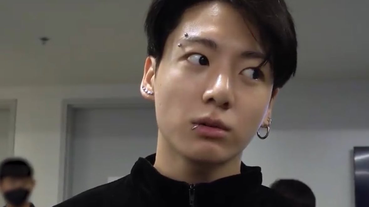 jjkgaIlery's tweet photo. barefaced jungkook, he’s so beautiful https://t.co/963dUECQKM