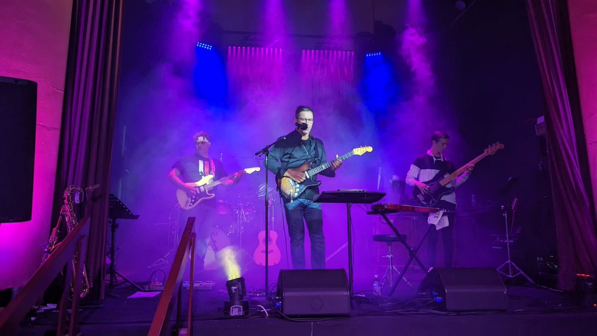 rexhardware's tweet image. The music of Pink Floyd from local crew 'Which One's Pink?' at Ballarat Trades Hall on Nov 25th
