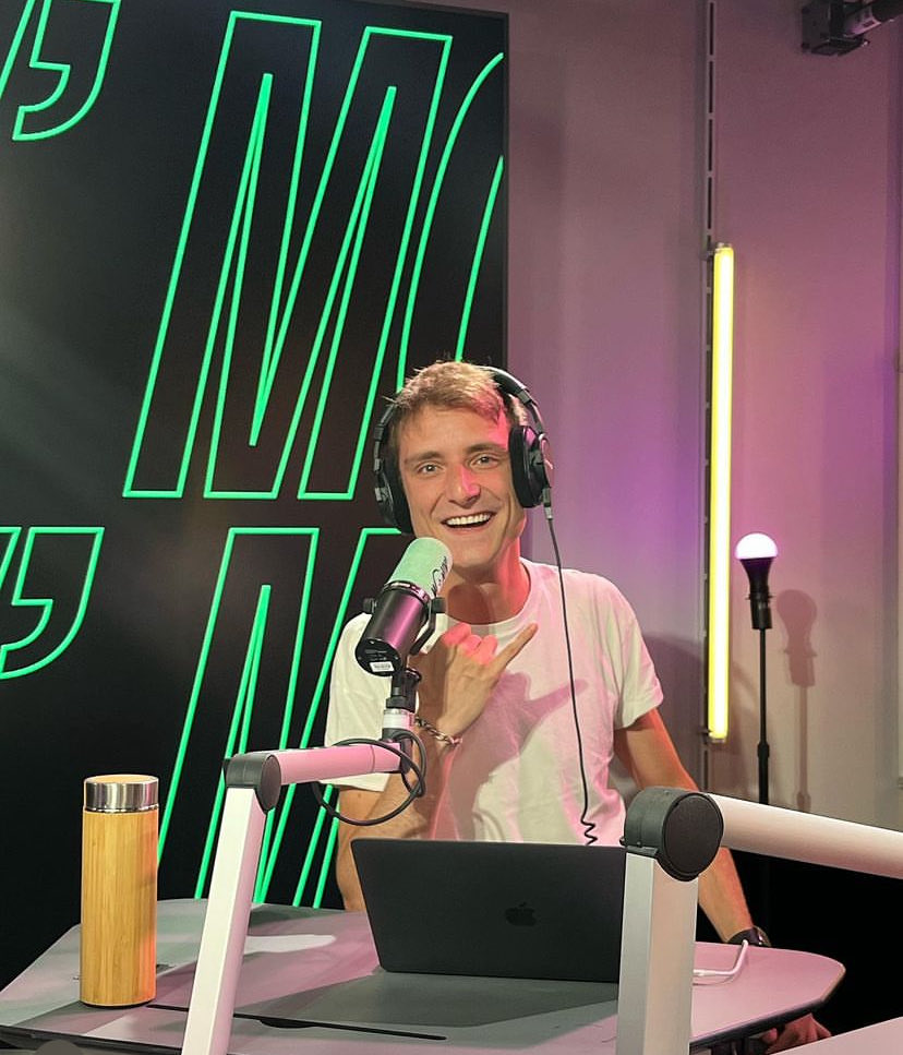 Je n’ose t’écrire une phrase que j’te répète chque année depuis 27ans que tu puisses penser que ton Daron n’a plus tte sa tête, probable je t’écoute le matin 6H/ 9H sur ⁦⁦⁦<a href="/mouv/">Mouv'</a>⁩ ⁦⁦<a href="/radiofrance/">Radio France</a>⁩ un pur bonheur joyeux Anniversaire ⁦⁦<a href="/jules_thieb/">JULES 🔥</a>⁩