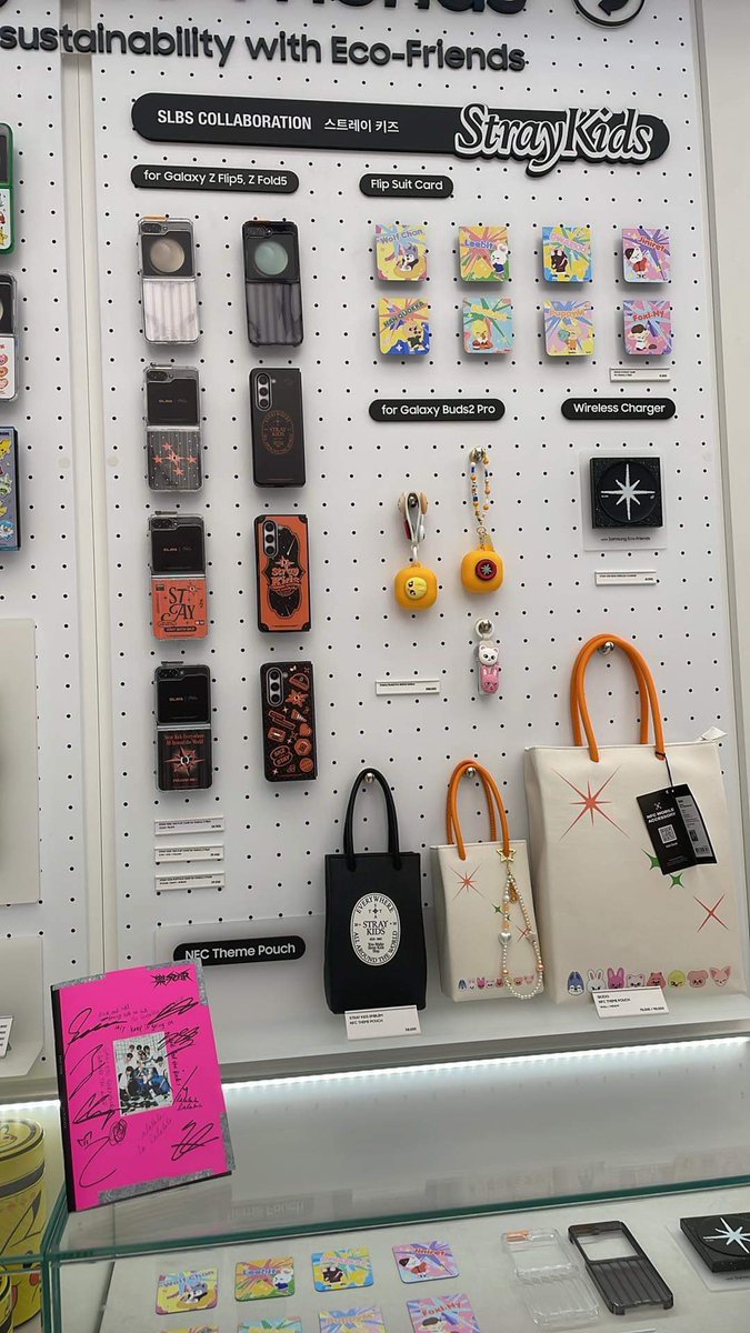 awcakes's tweet photo. Cuteeee Samsung merch!! #SLBS #STRAYKIDD #STARGALAXY #SLBSSTUDIO #SLBSPOPUP https://t.co/uAVfvXBp9K