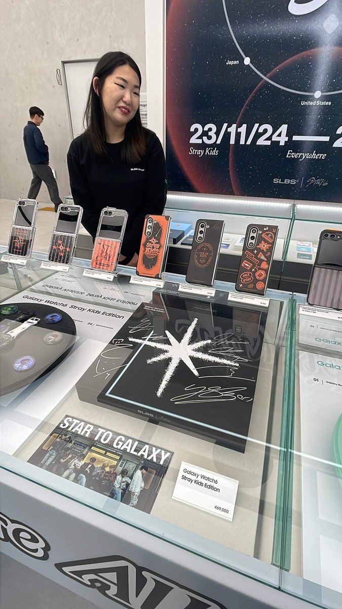 awcakes's tweet photo. Cuteeee Samsung merch!! #SLBS #STRAYKIDD #STARGALAXY #SLBSSTUDIO #SLBSPOPUP https://t.co/uAVfvXBp9K