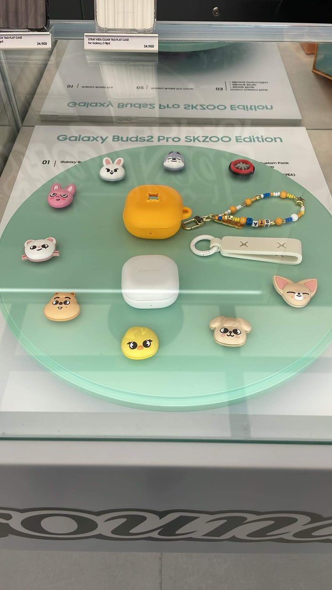 awcakes's tweet photo. Cuteeee Samsung merch!! #SLBS #STRAYKIDD #STARGALAXY #SLBSSTUDIO #SLBSPOPUP https://t.co/uAVfvXBp9K