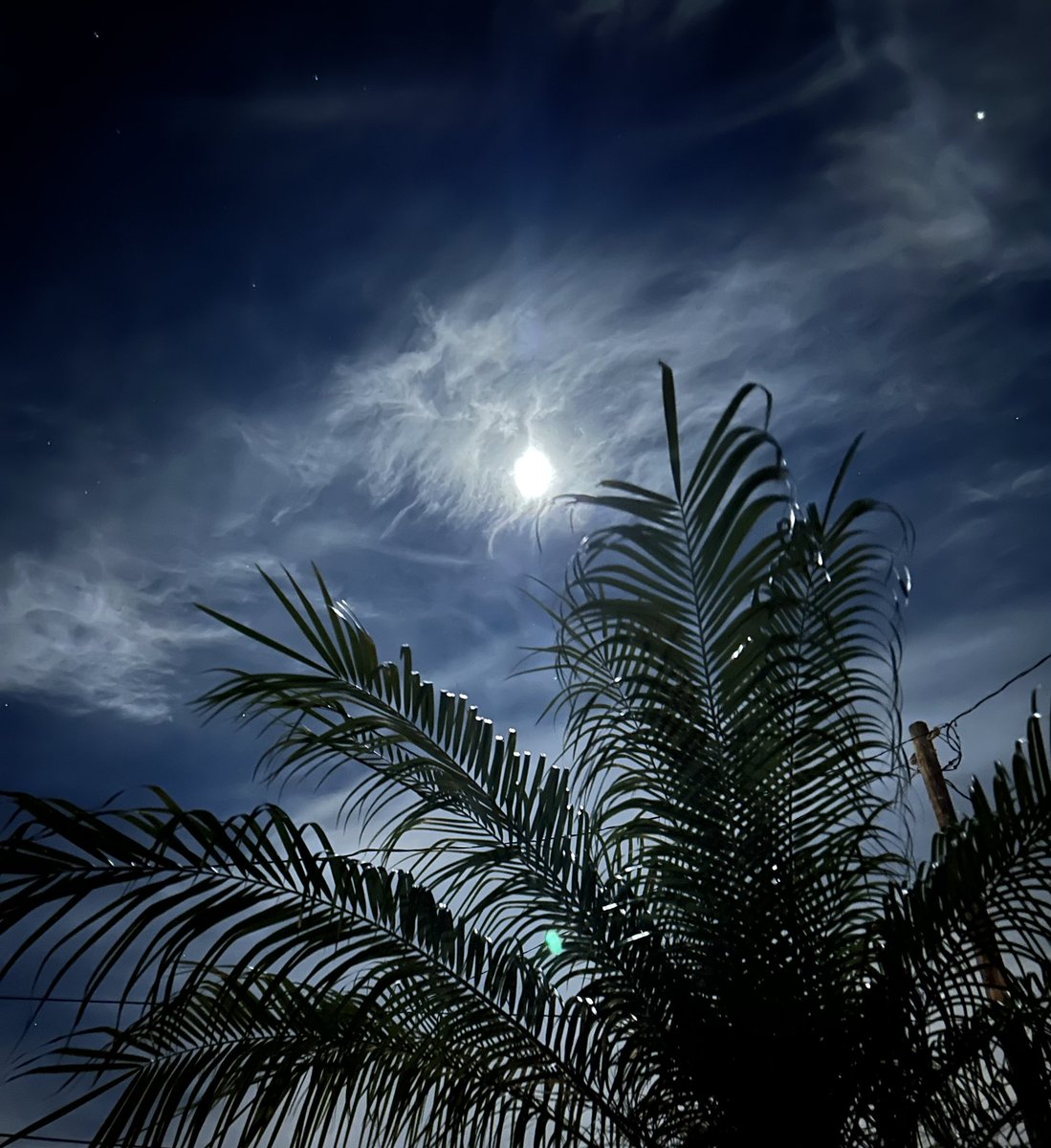 Pi_inLexKy's tweet photo. @NWSSanDiego Moon shot 11/26/23 that includes Uranus! https://t.co/Gn1FMMhhm5